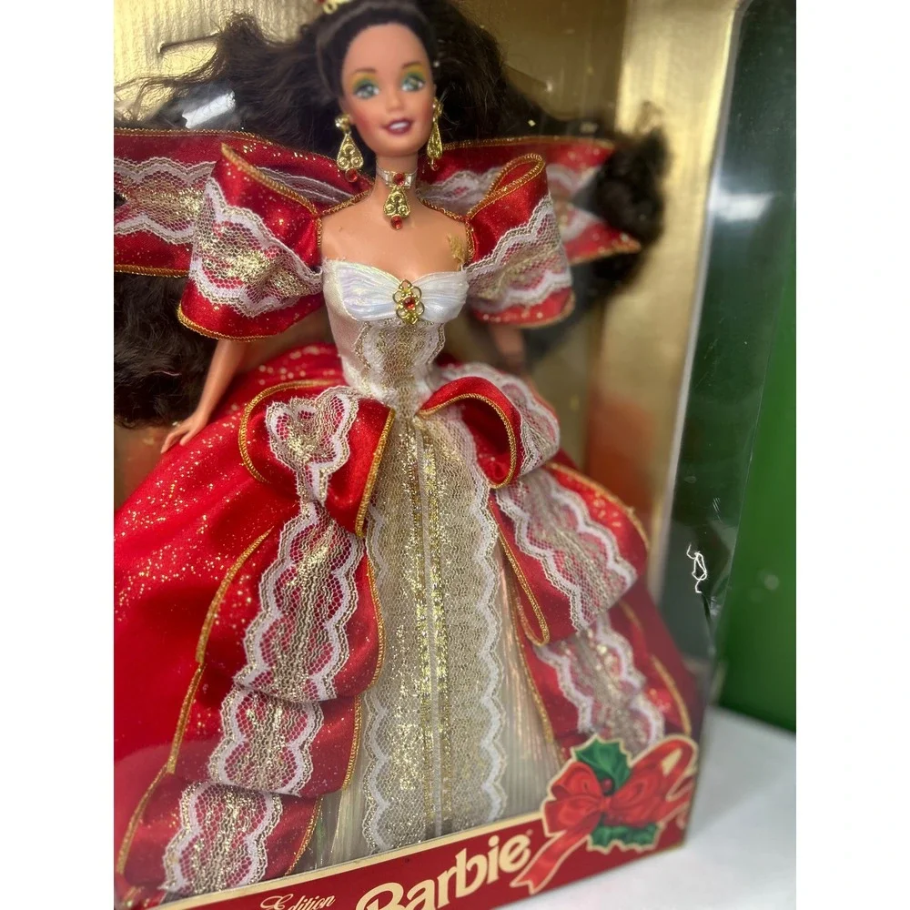 Mattel 1997 Happy Holidays Barbie Special Edition Brunette Red Gown 17832 NIB